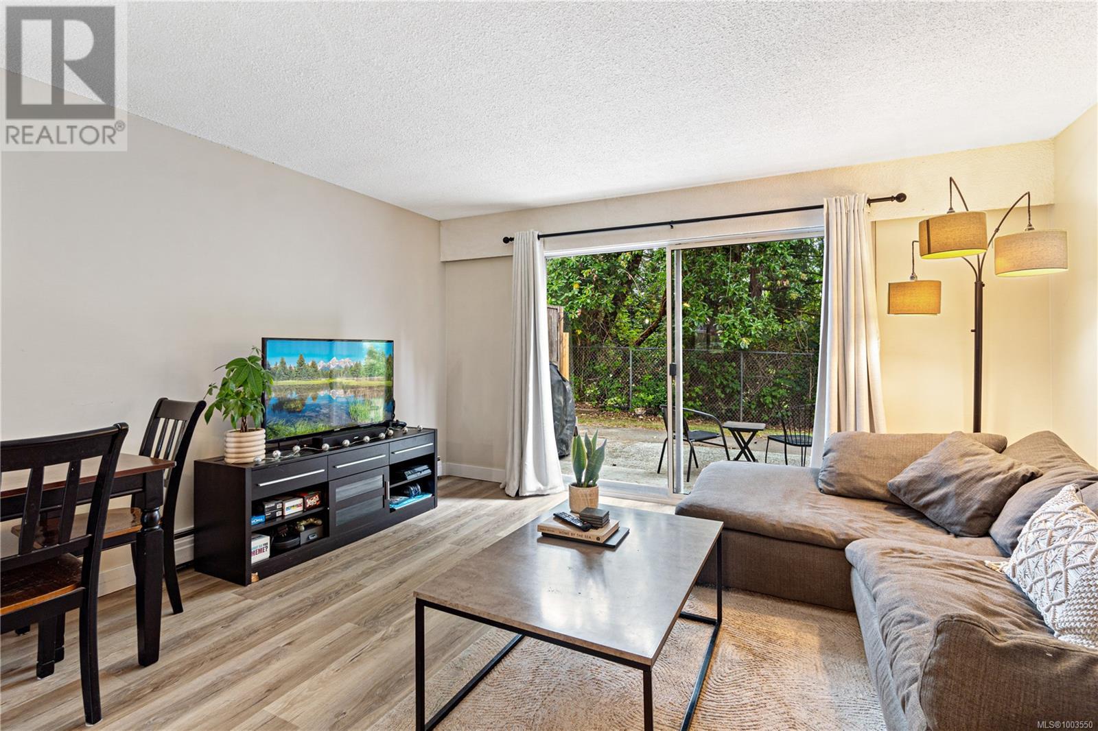 2594 HIGHLAND BLVD