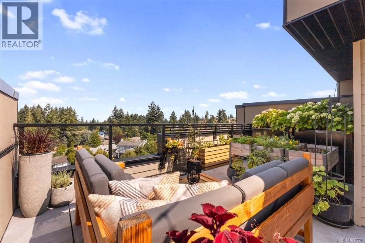 102 5711 VANDERNEUK RD