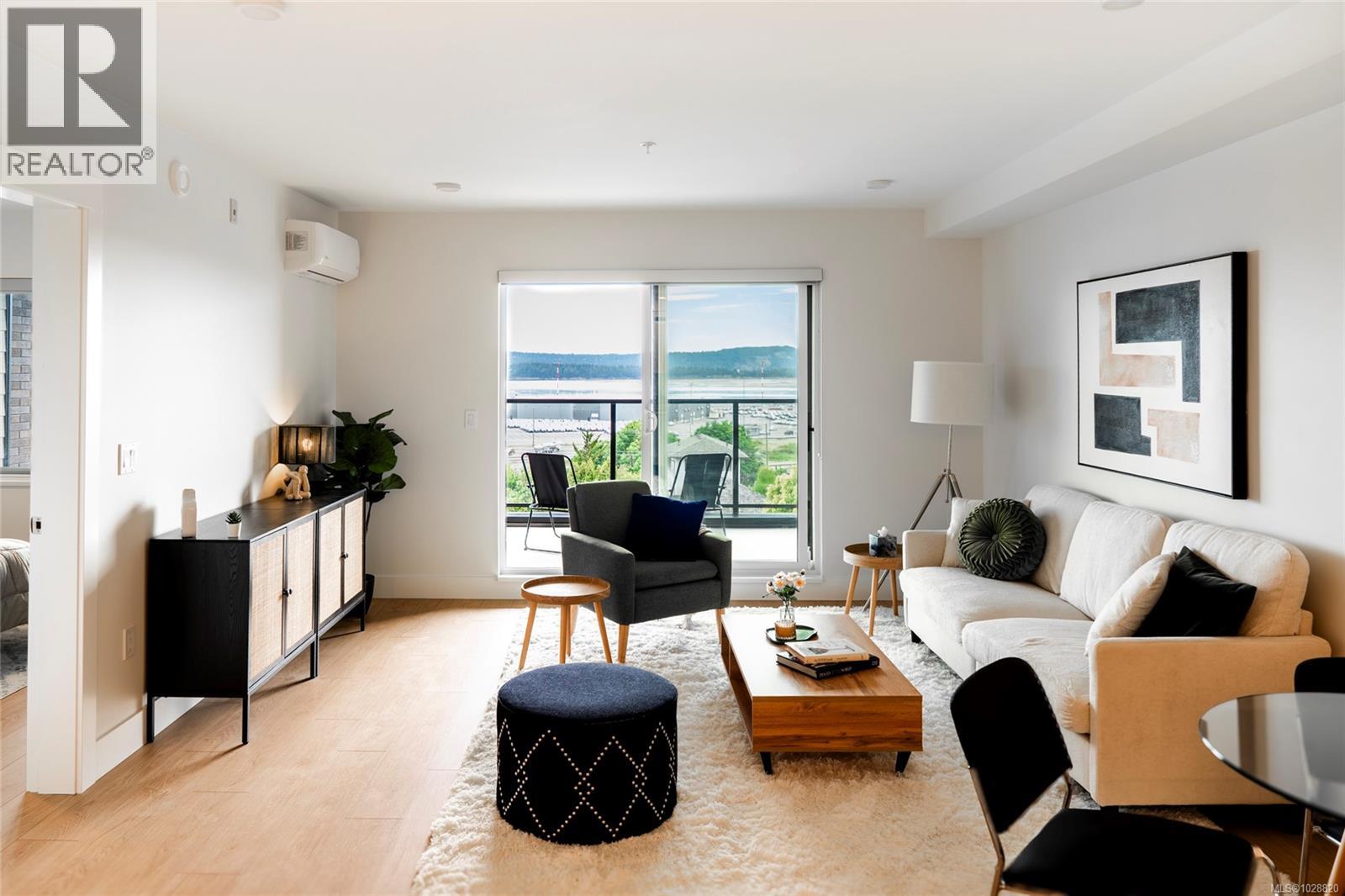 304 45 HALIBURTON ST