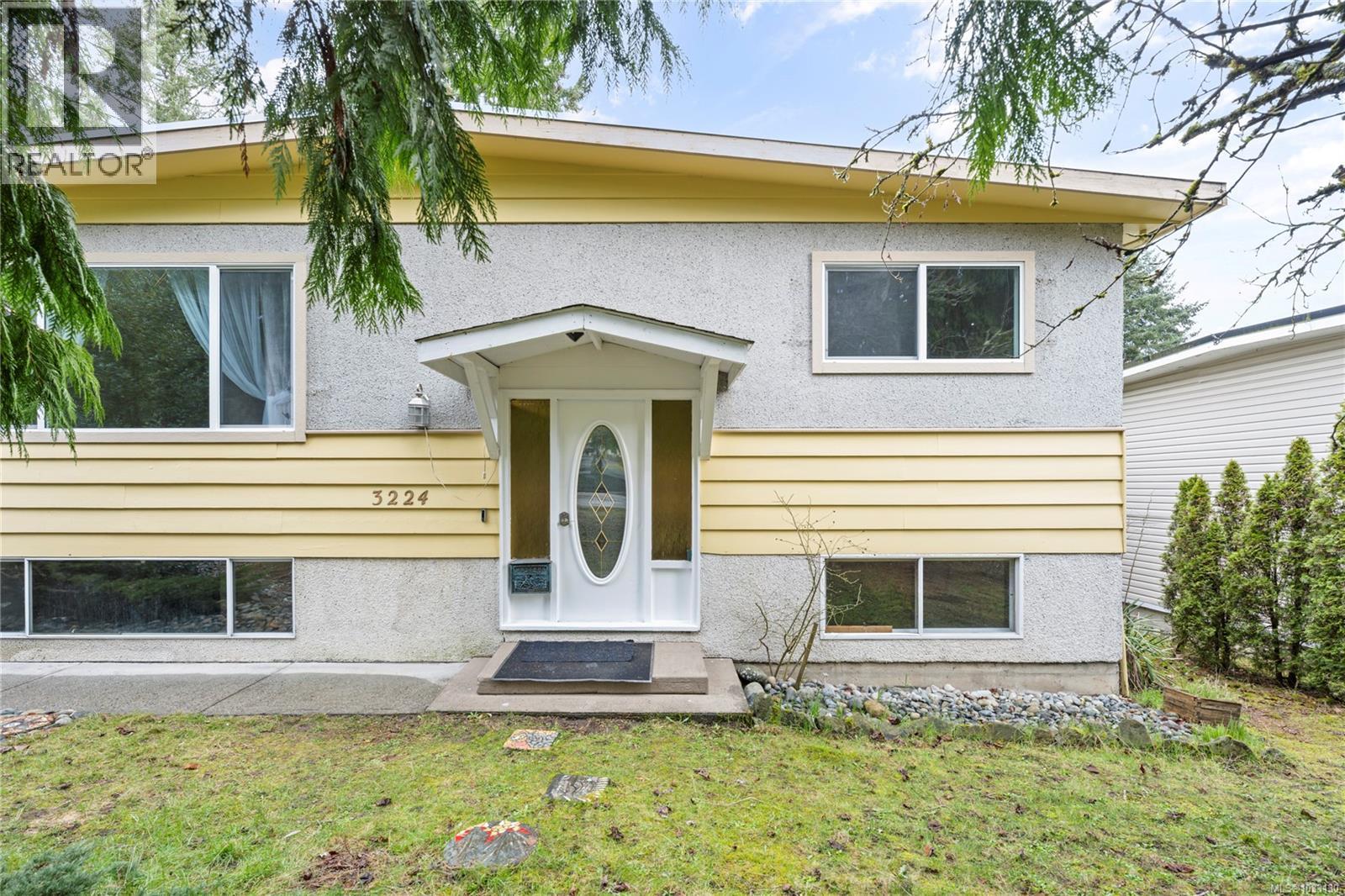3224 UPLANDS DR
