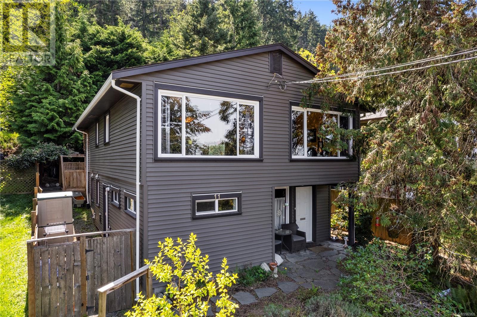11 RILEY PL
