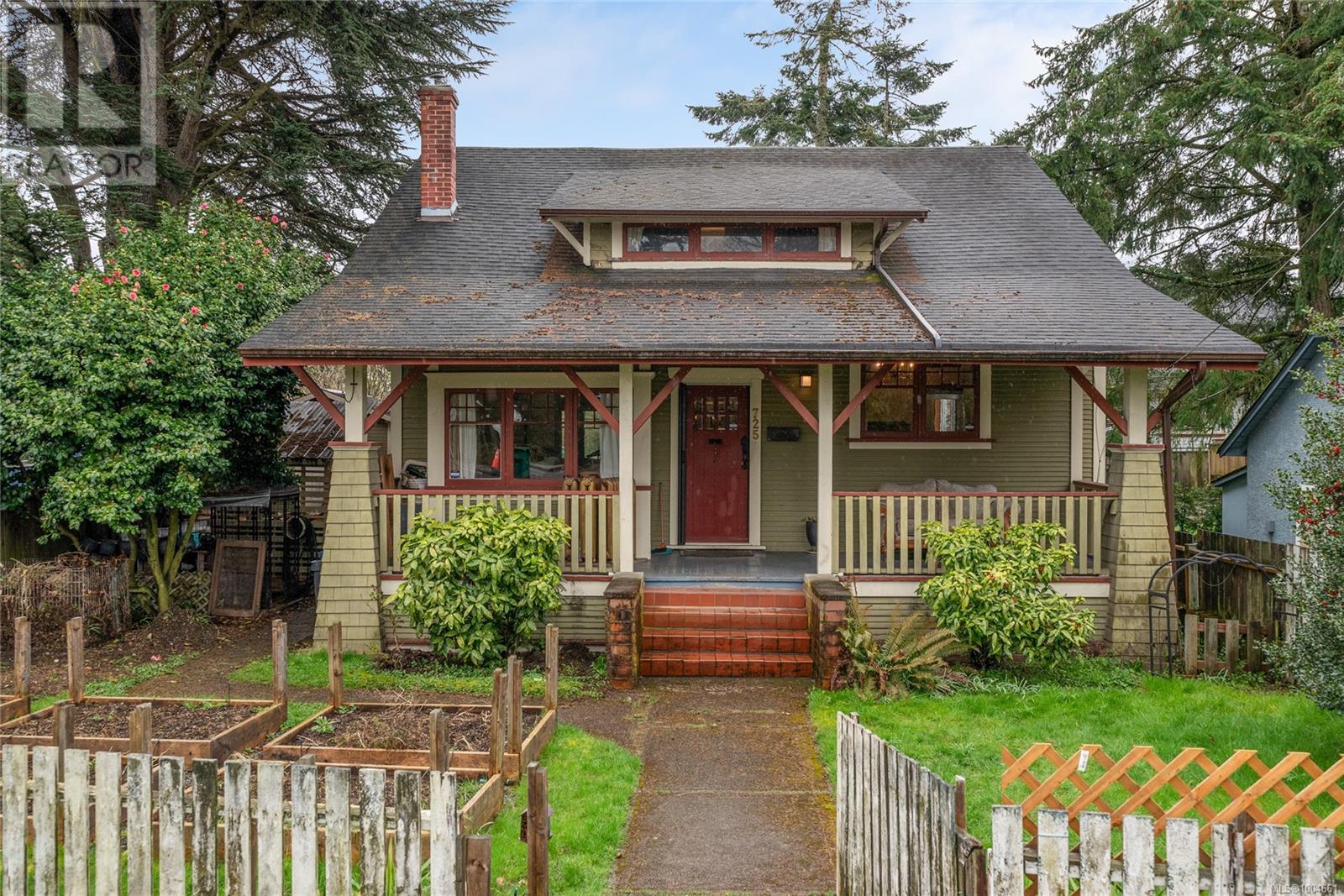 725 COMOX RD