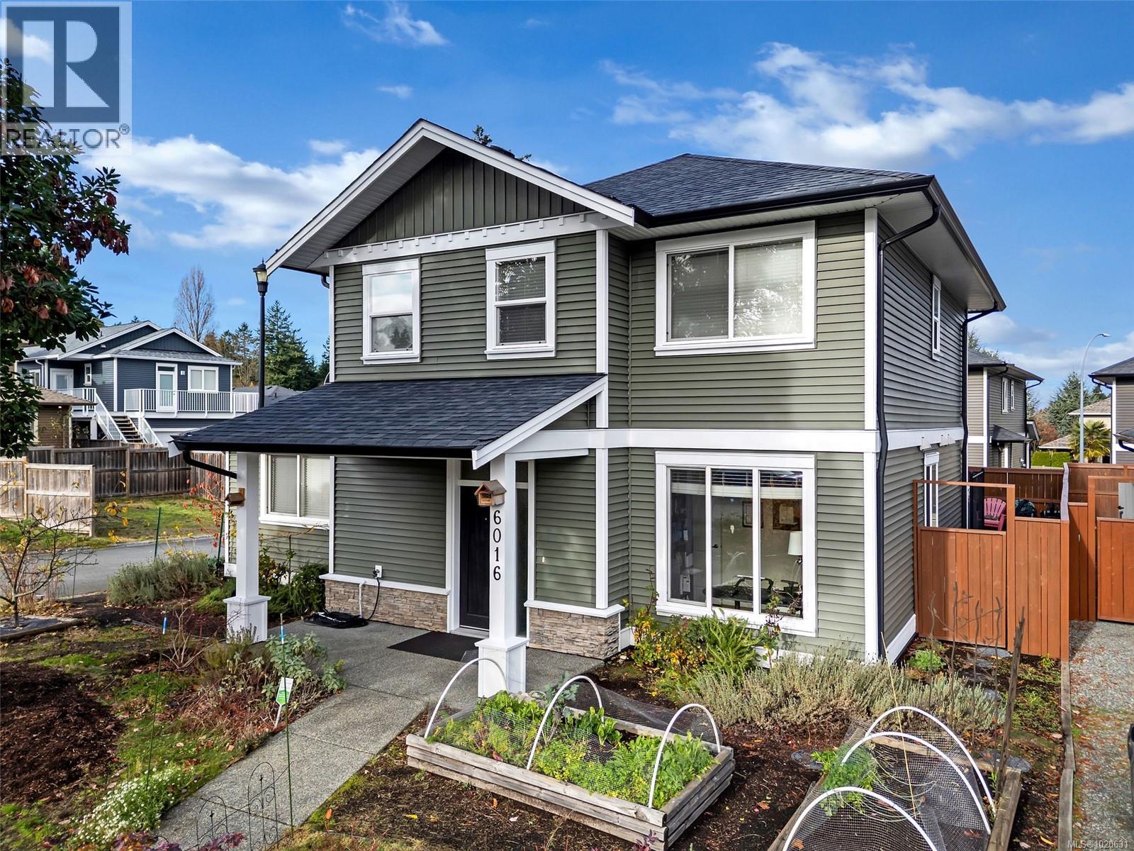 6016 TWEEDSMUIR CRES