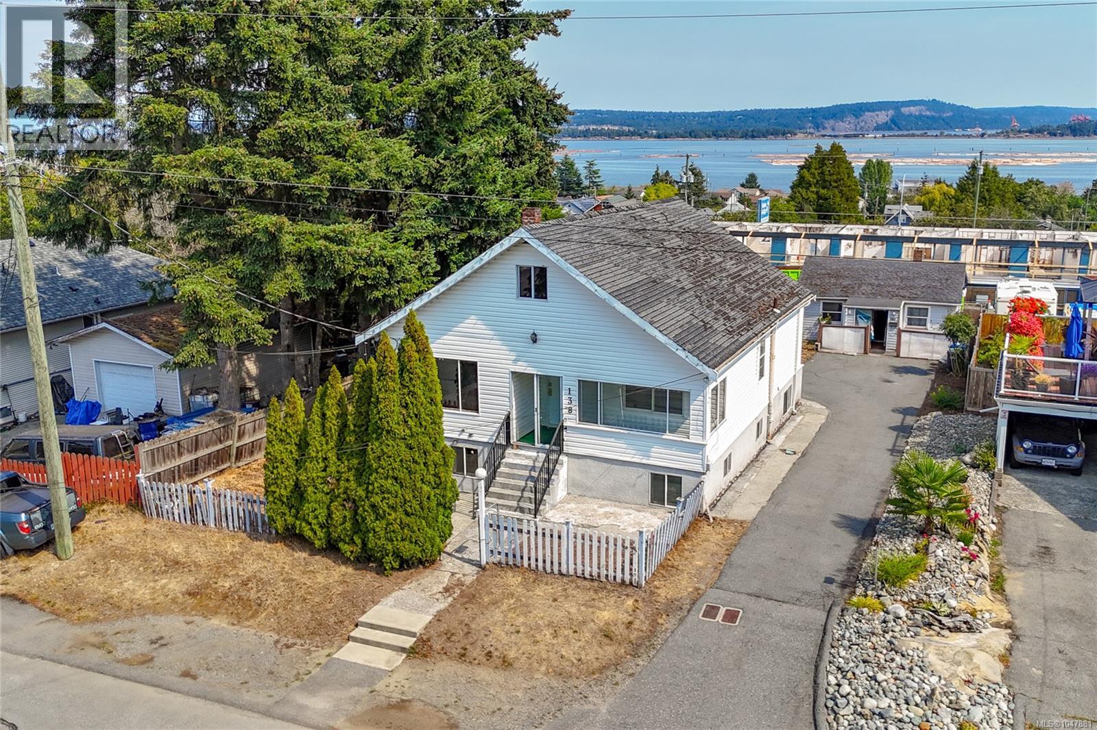 138 STRICKLAND ST