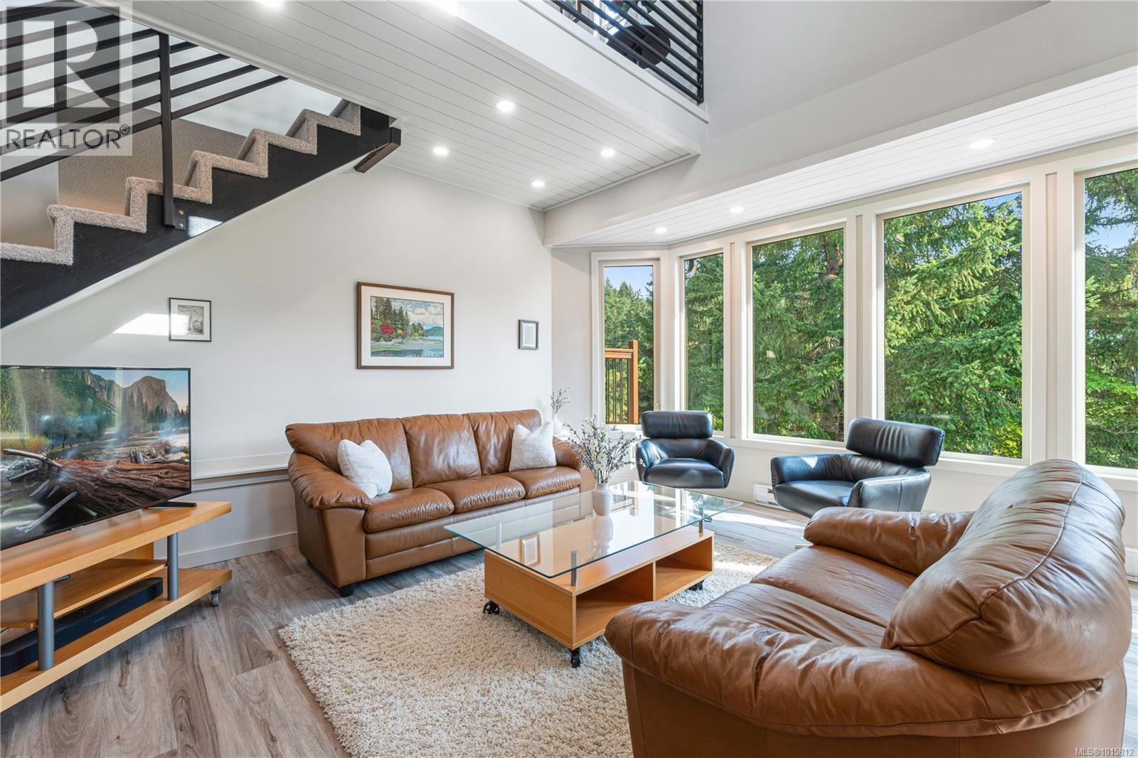 3132 ROBIN HOOD DR