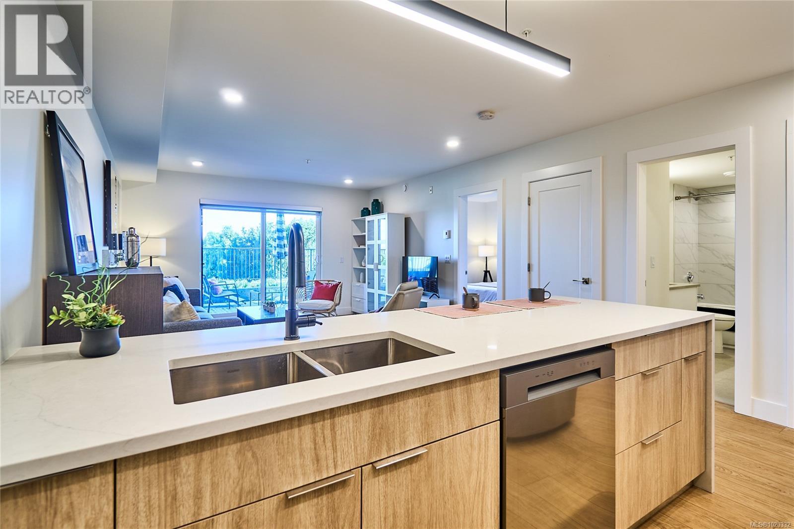 105 45 HALIBURTON ST