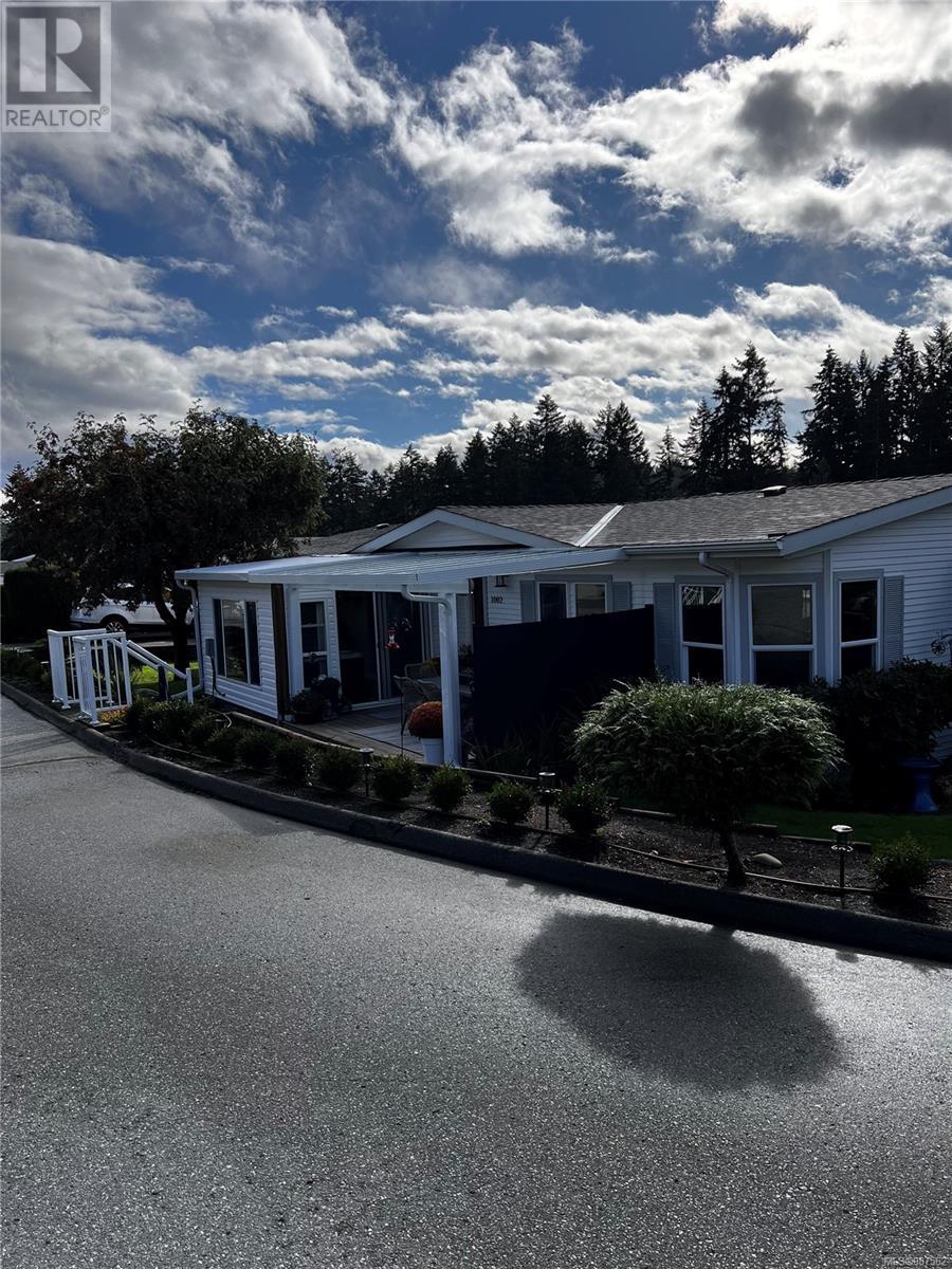 7 1002 COLLIER CRES