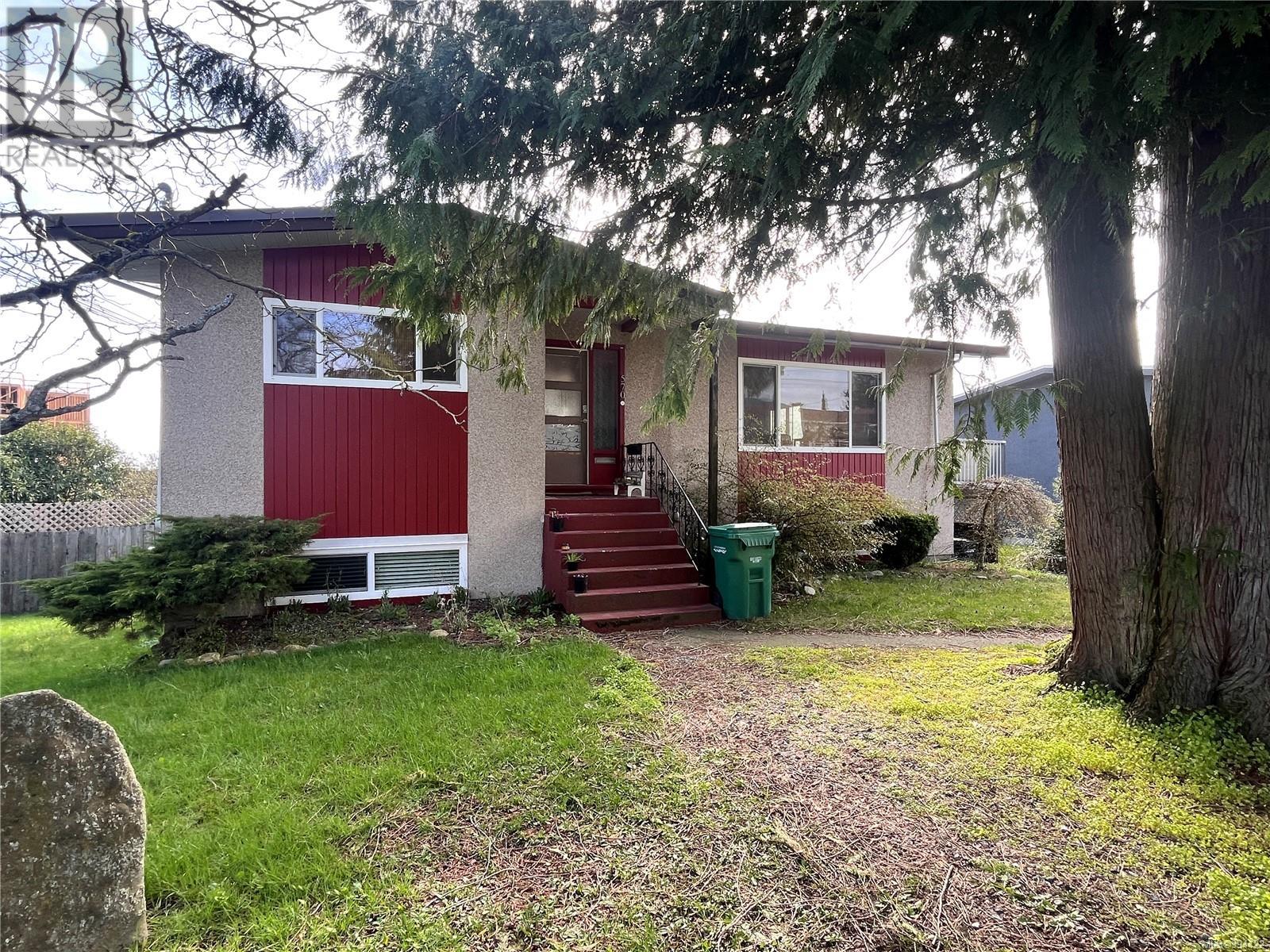 570 HOLLY AVE