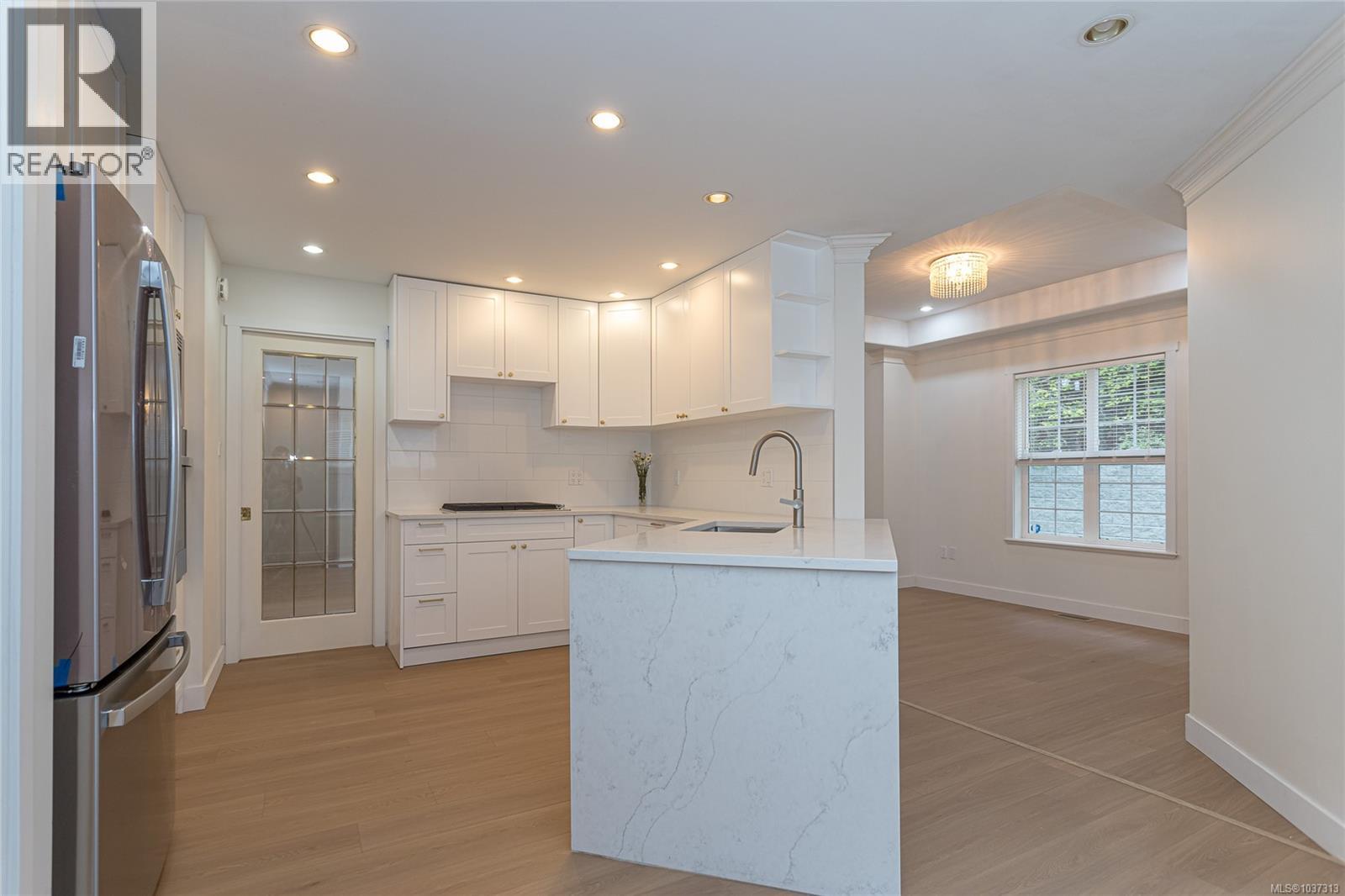 4877 FINNERTY CRES