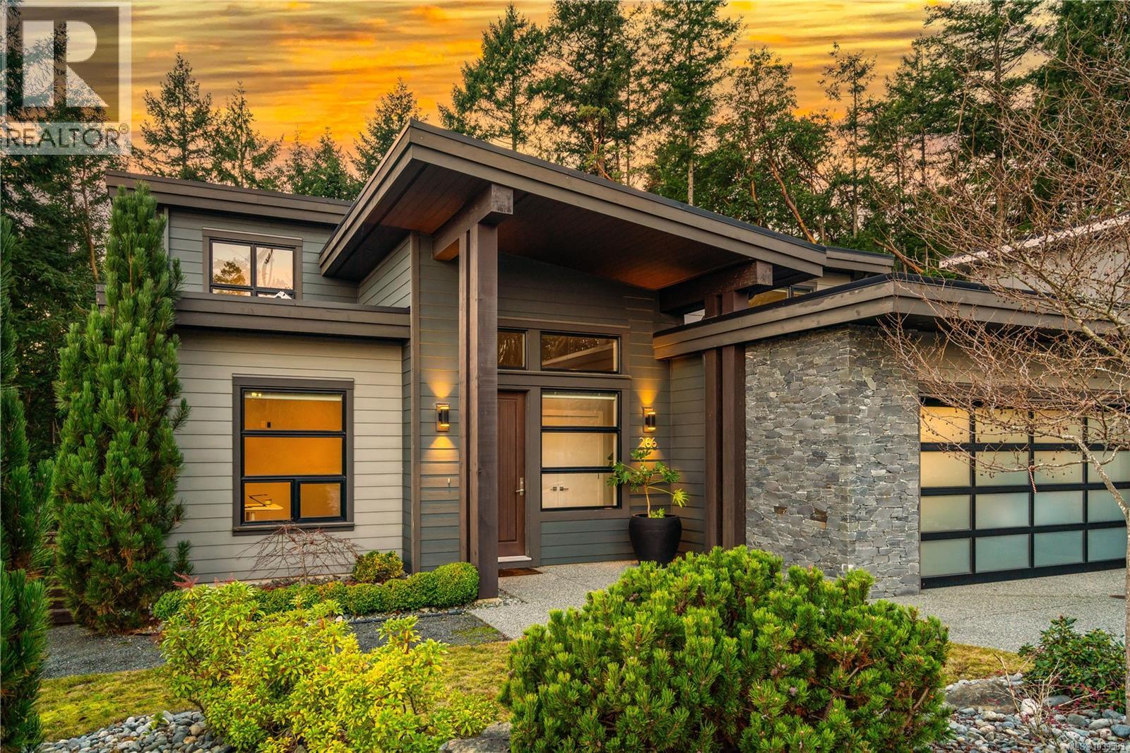 266 CRESTLINE TERR