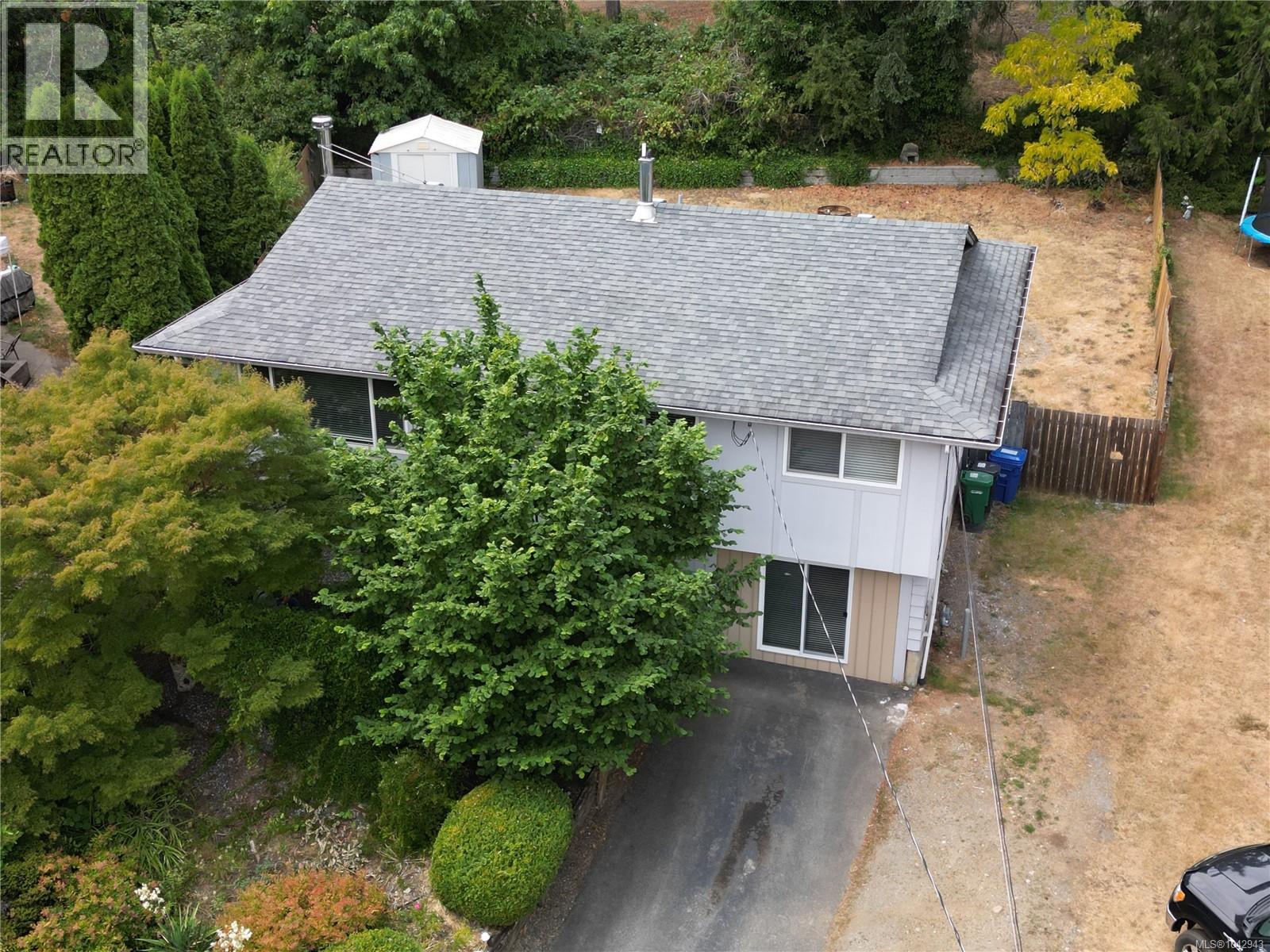 785 PARKVIEW DR