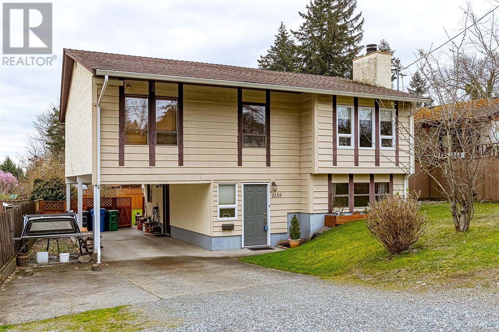 1135 MCDONALD CRES
