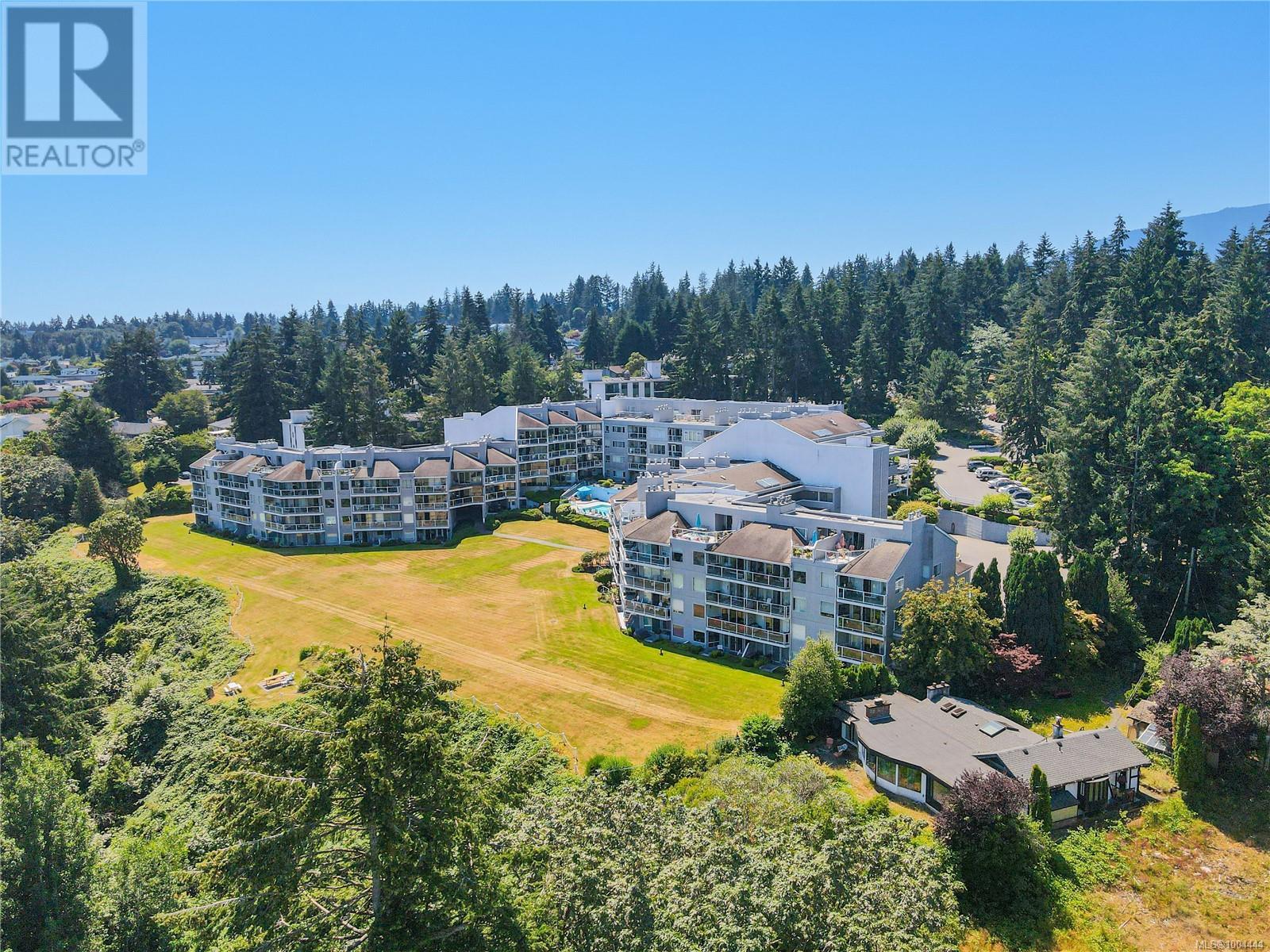 312 2560 DEPARTURE BAY RD
