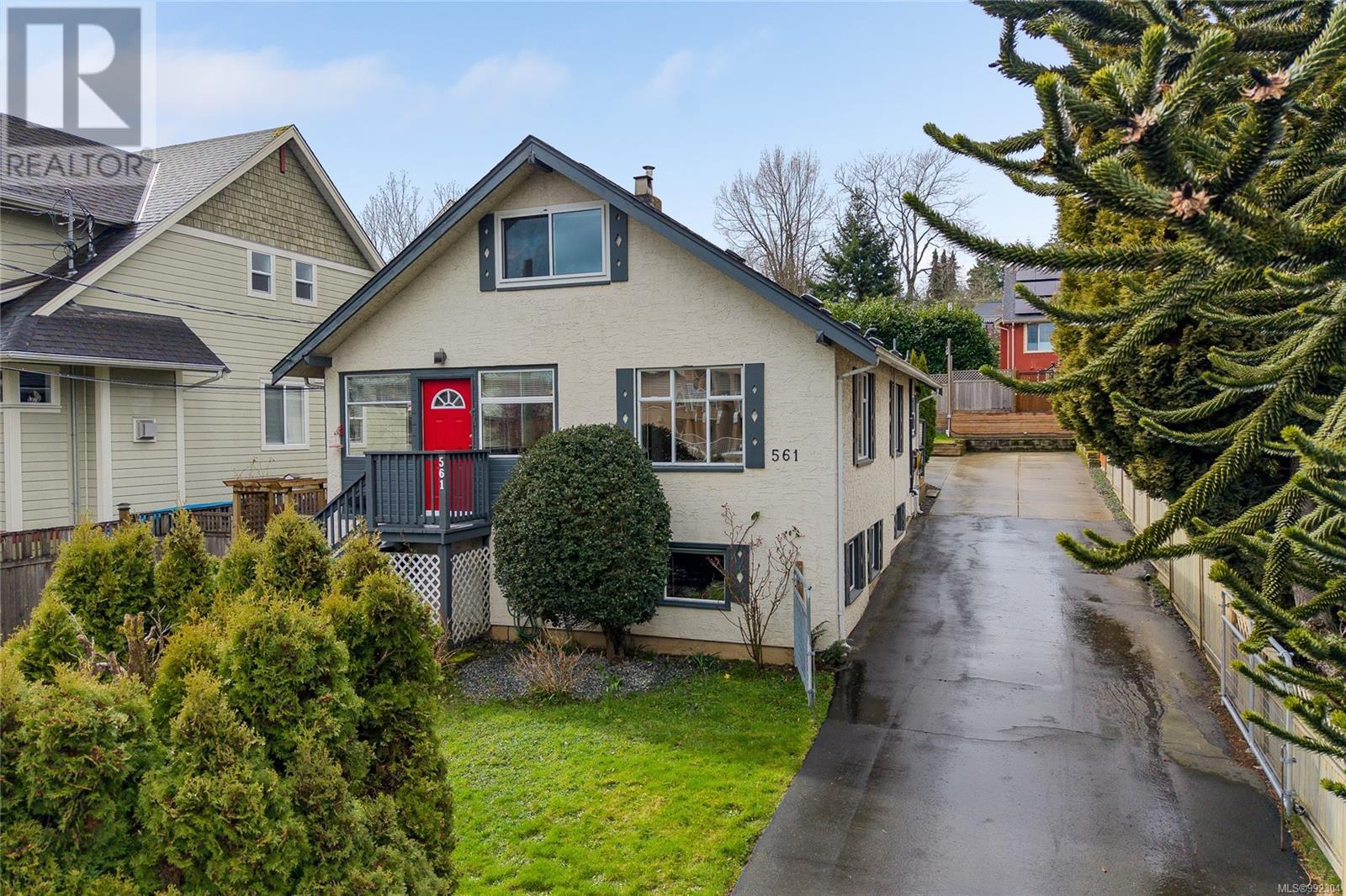 561 STEWART AVE