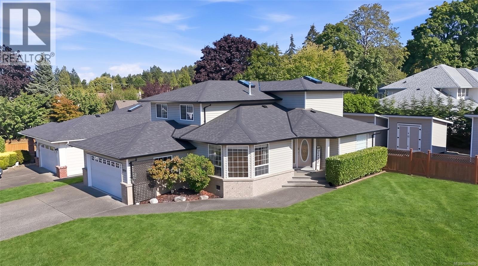 6025 TWEEDSMUIR CRES