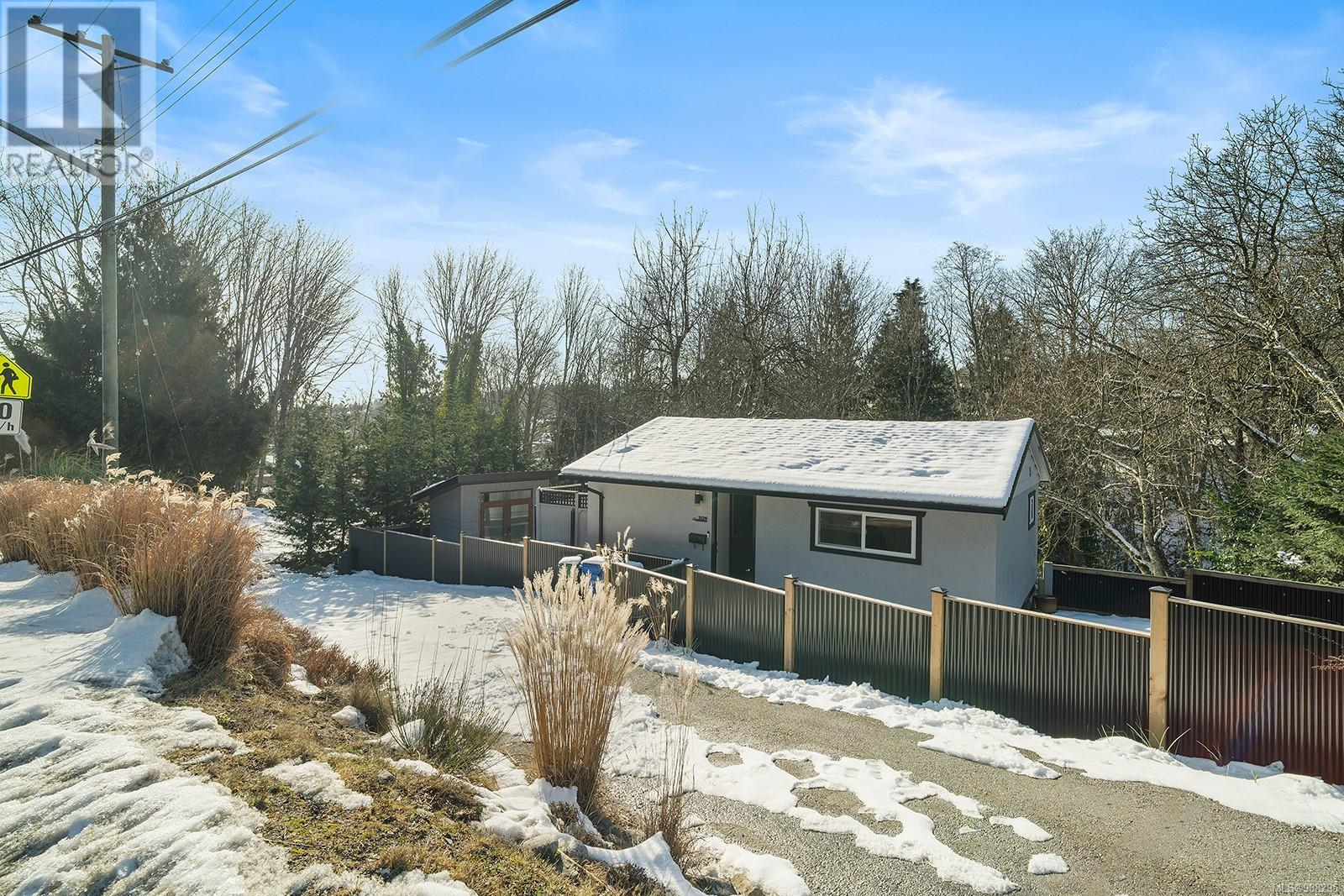 3129 DEPARTURE BAY RD