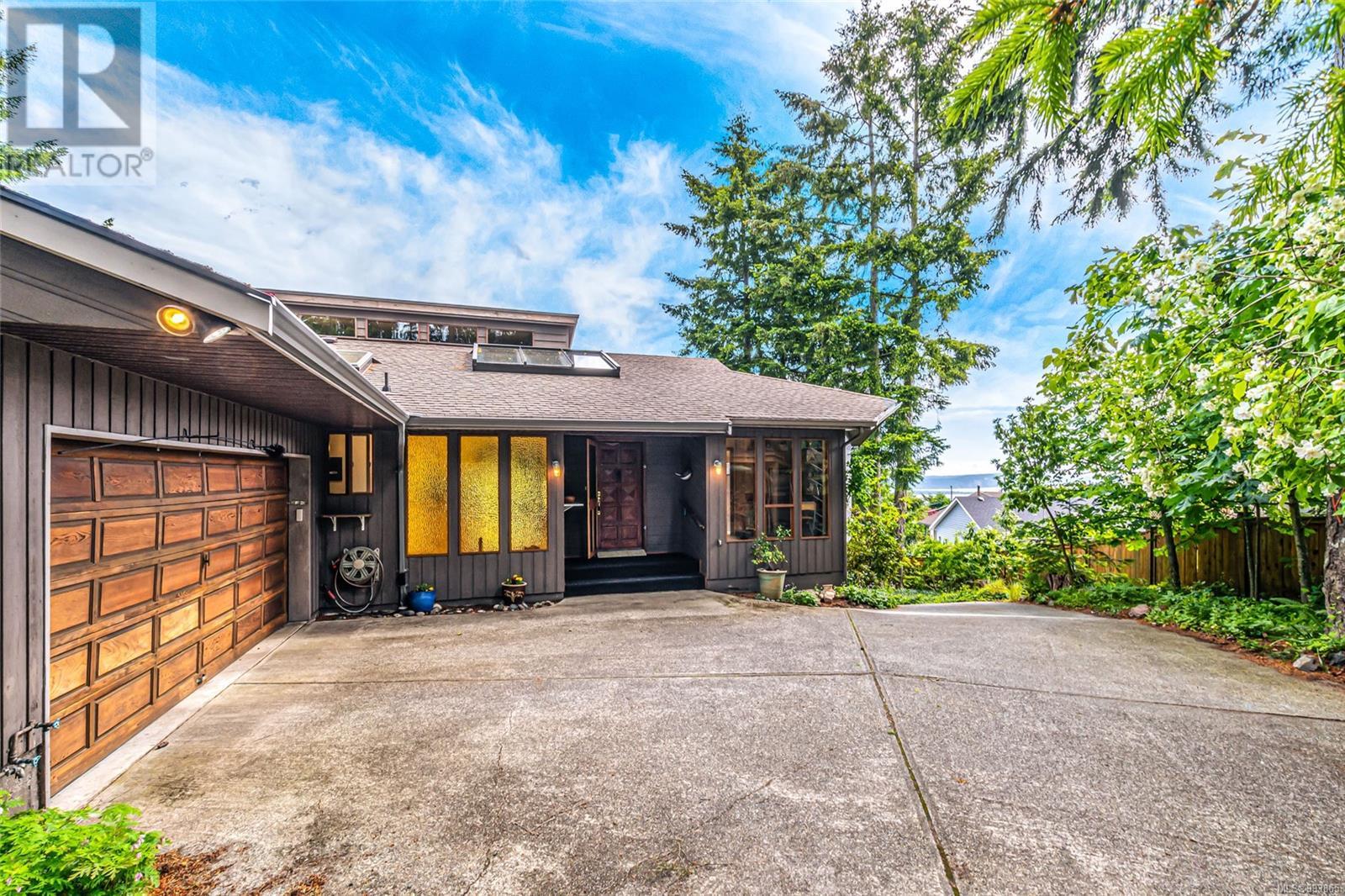 1239 OKANAGAN PL