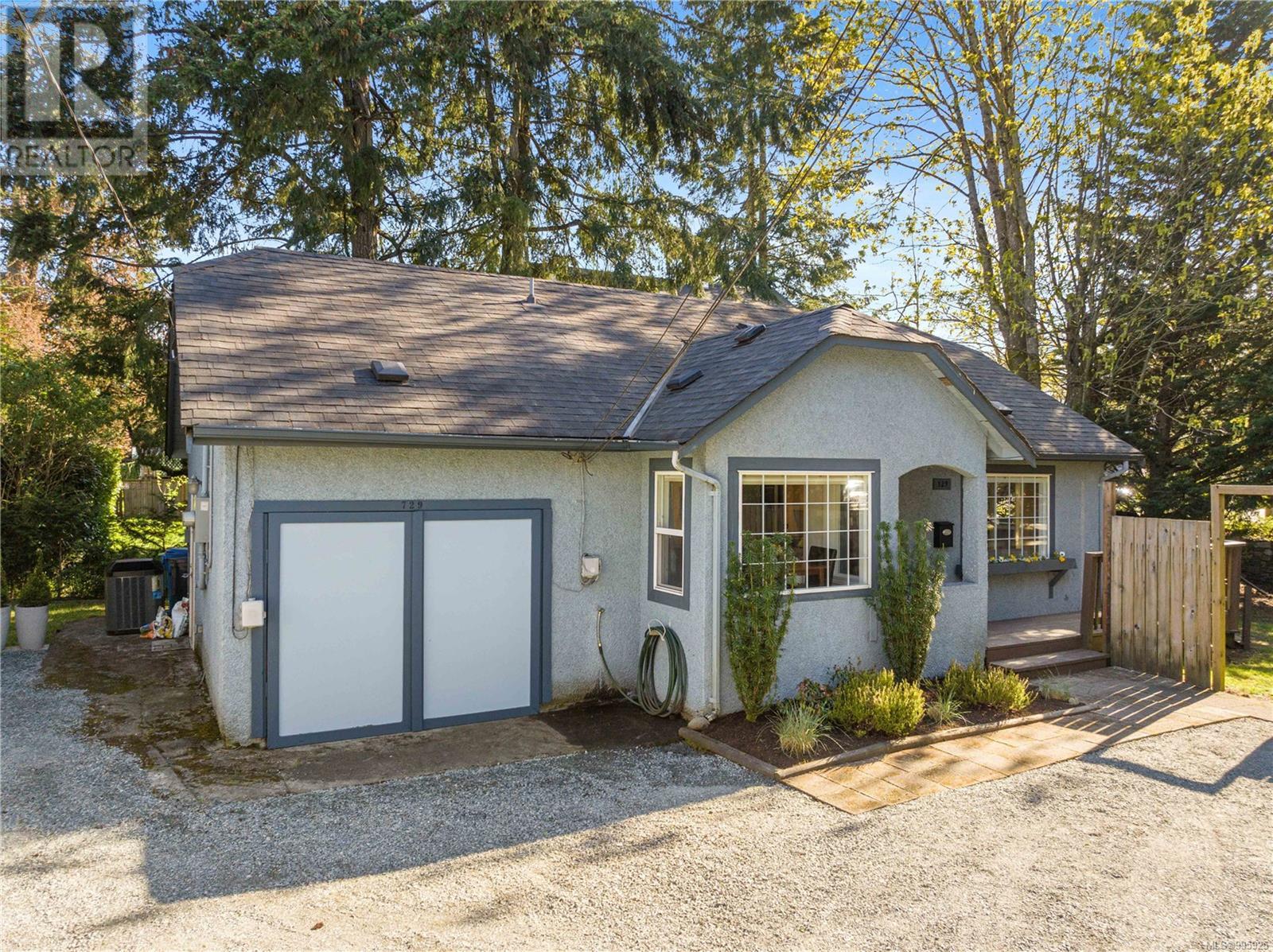 729 COMOX RD
