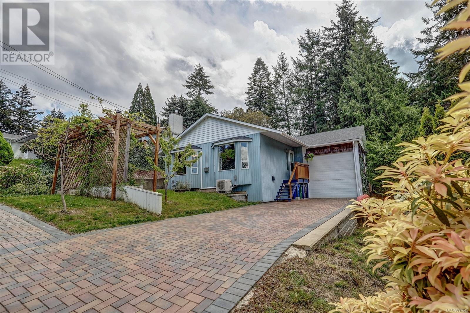 517 DOREEN PL