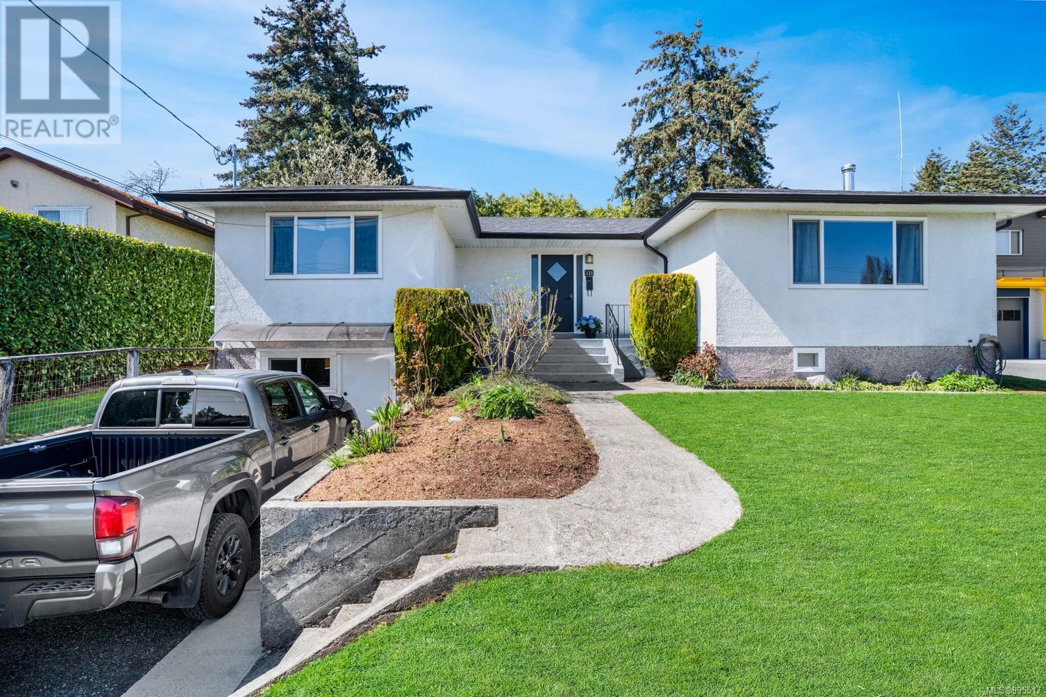 411 CHESTERLEA AVE