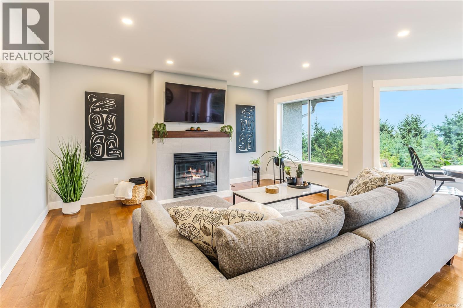 978 HIGHVIEW TERR