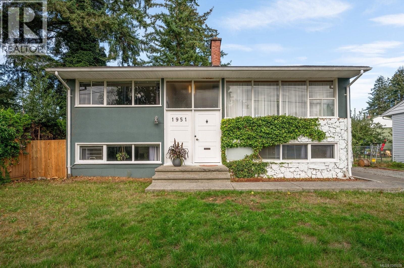 1951 HALLEN AVE
