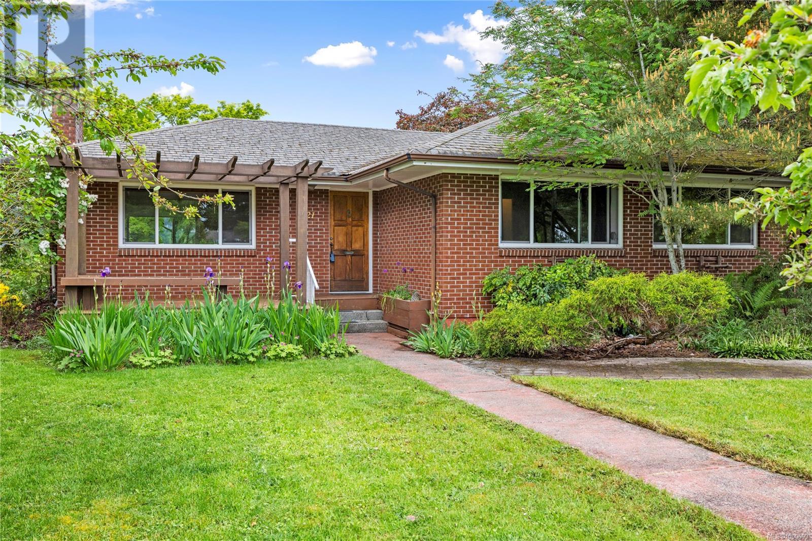 221 GARNER CRES