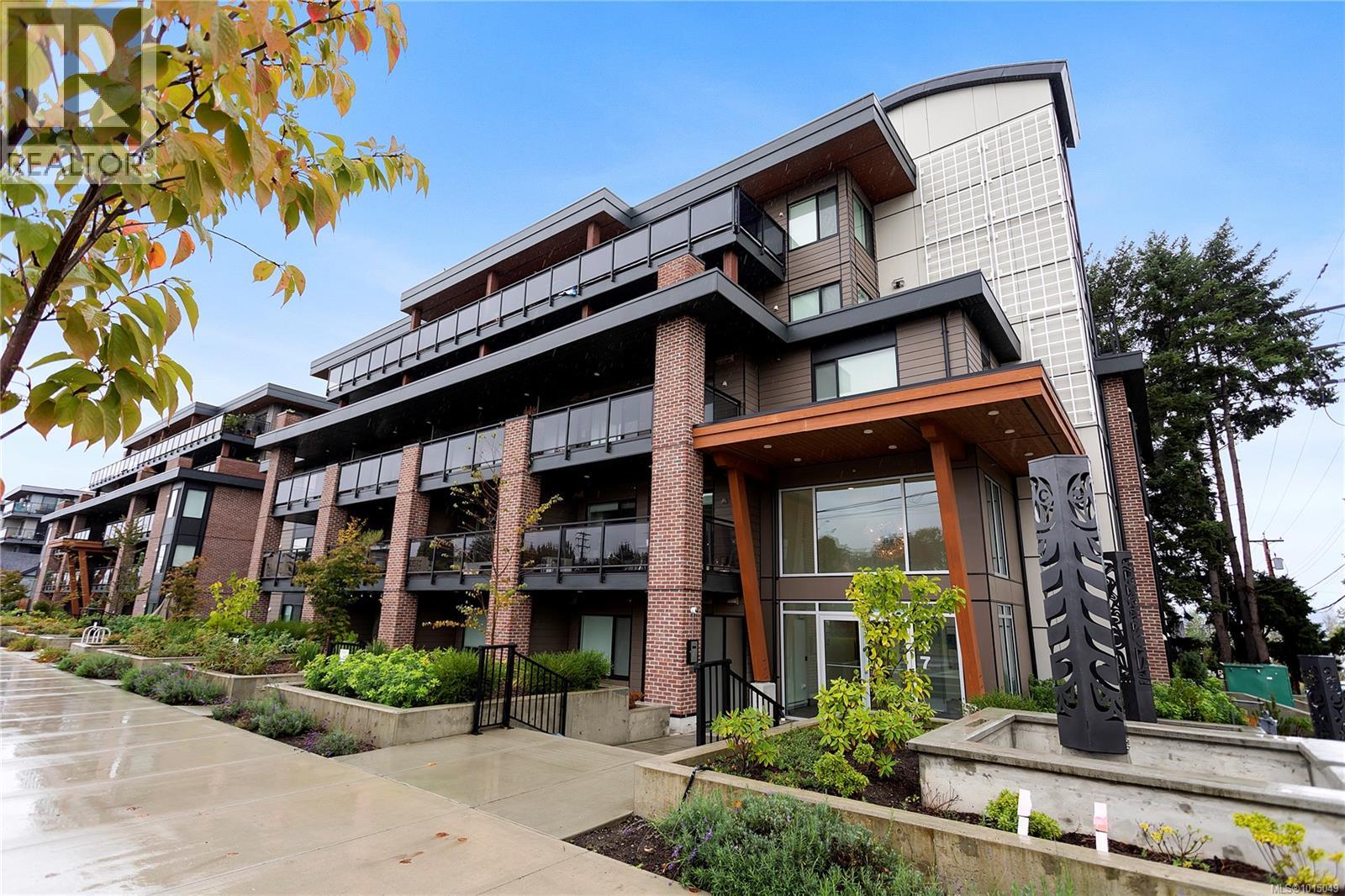 502 147 HALIBURTON ST