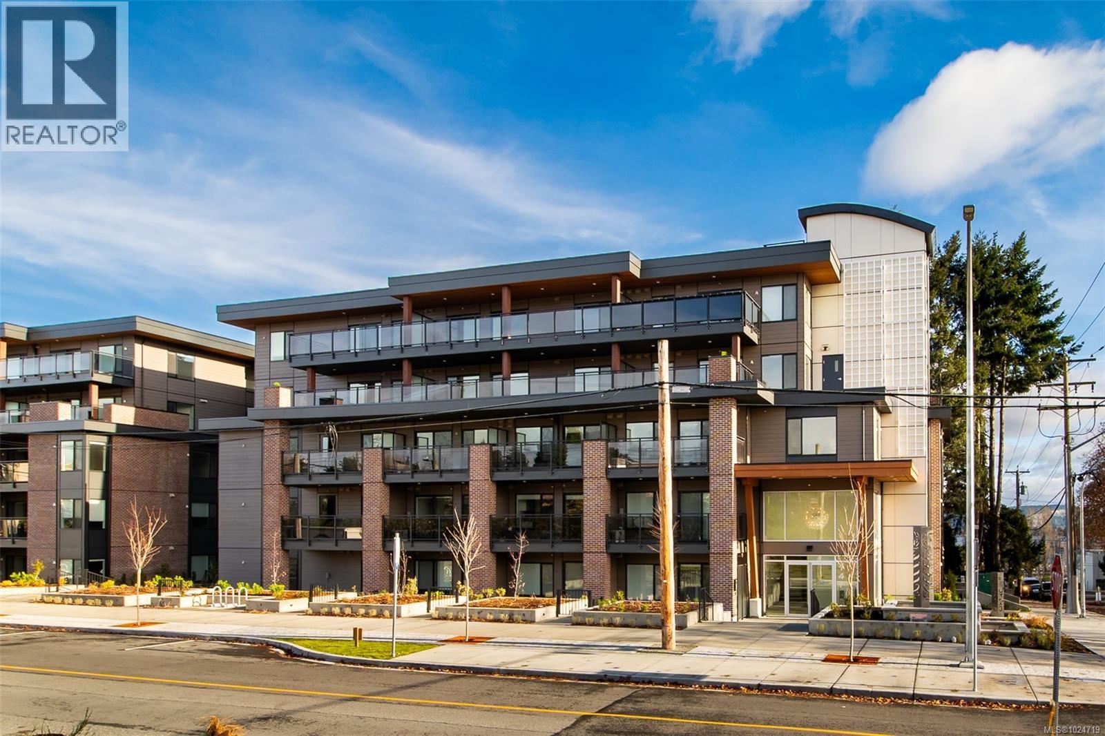 206 135 HALIBURTON ST