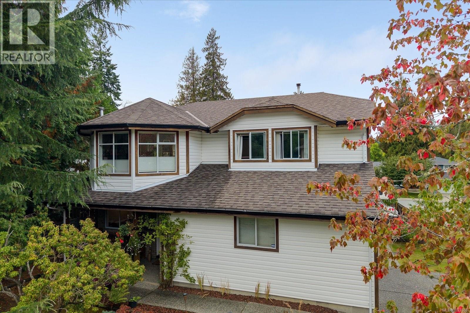 5853 TWEEDSMUIR CRES