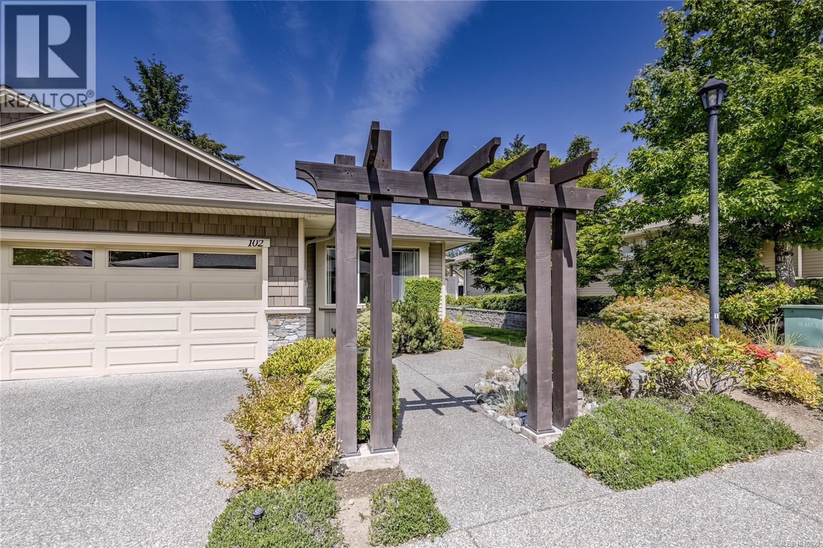 102 4466 STONEBRIDGE PL