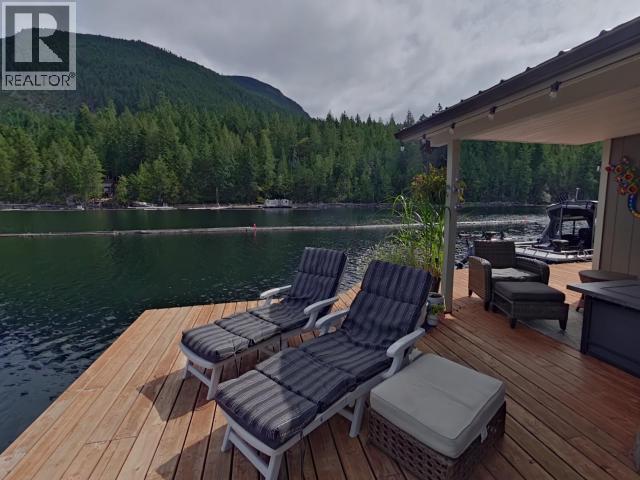 9402 POWELL LAKE POWELL RIVER home for sale
