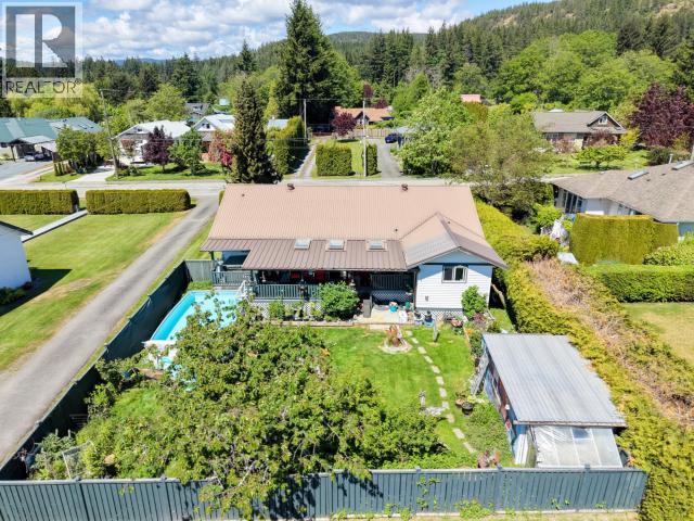 6060 LOIS STREET POWELL RIVER home for sale