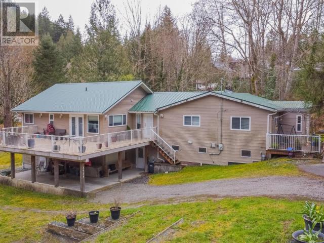  homes for sale - 5930 Mowat Ave, Powell River |  Powell River