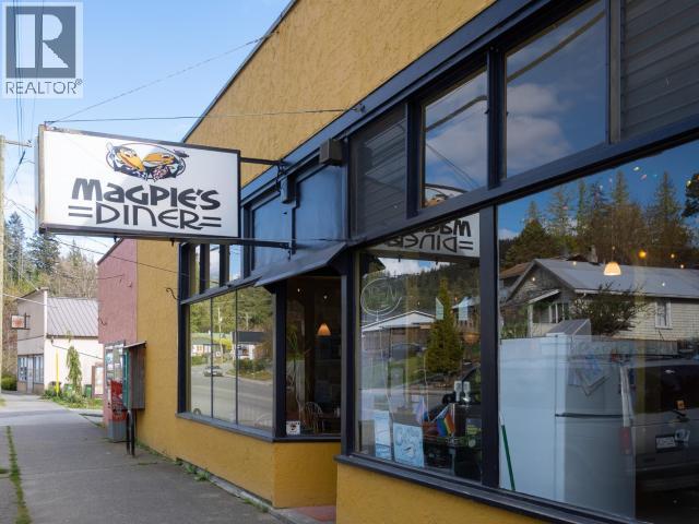 6762 CRANBERRY STREET POWELL RIVER home for sale