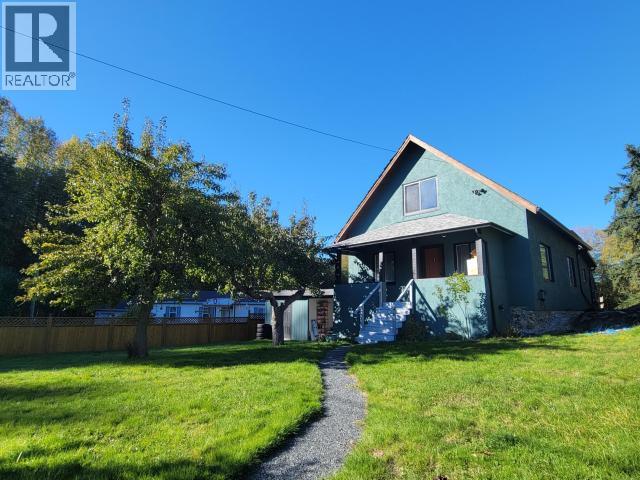5875 FRASER STREET POWELL RIVER home for sale