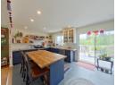 6885 LESLEY CRES Photo 11