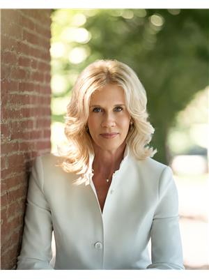 Sarah Benton