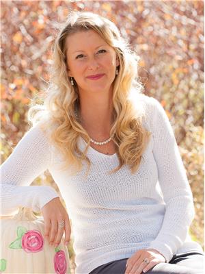STEPHANIE RILEY