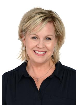Kelley MacQueen