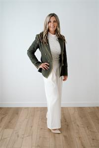 LEIGH MCCRACKEN