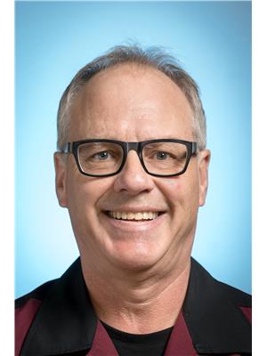 Myles Viklund