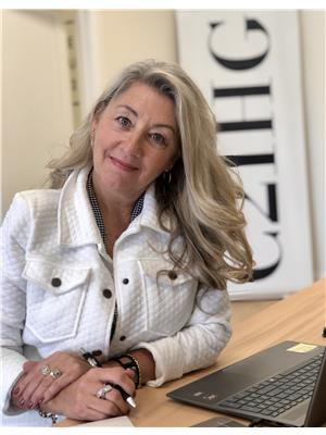 CHRISTINE WARREN