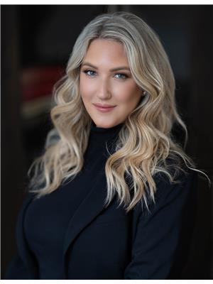JULIA CZYZEWSKI