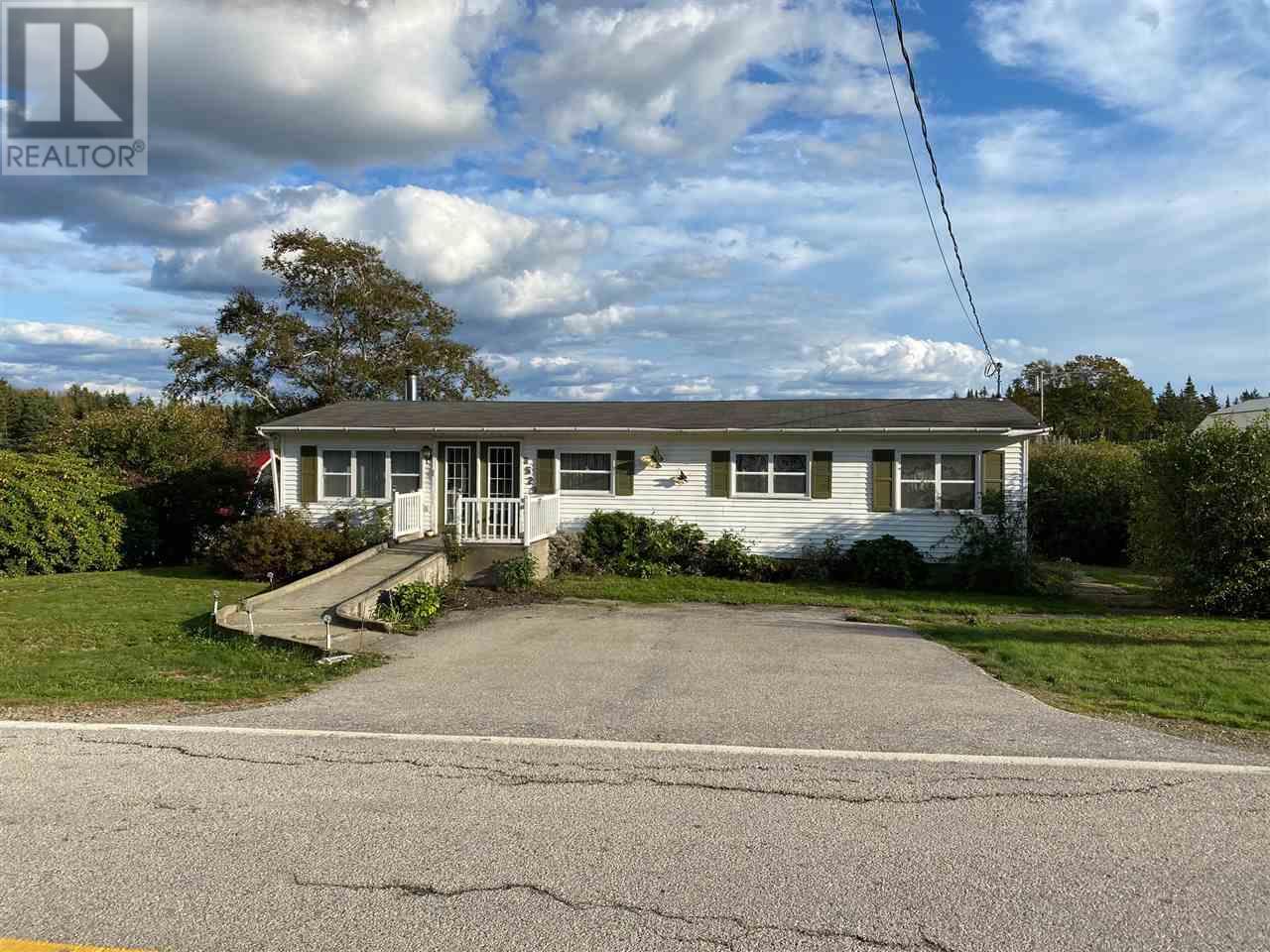 For Sale 3526 Highway 203 East Kemptville Nova Scotia B5a5p6 202012645 Realtor Ca