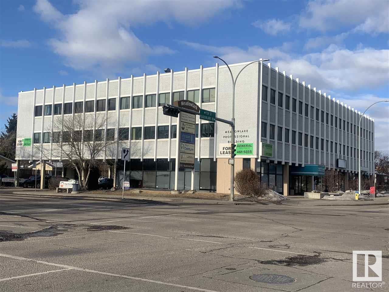 For lease 8702 Meadowlark RD NW, Edmonton, Alberta T5R5W4 E4231297