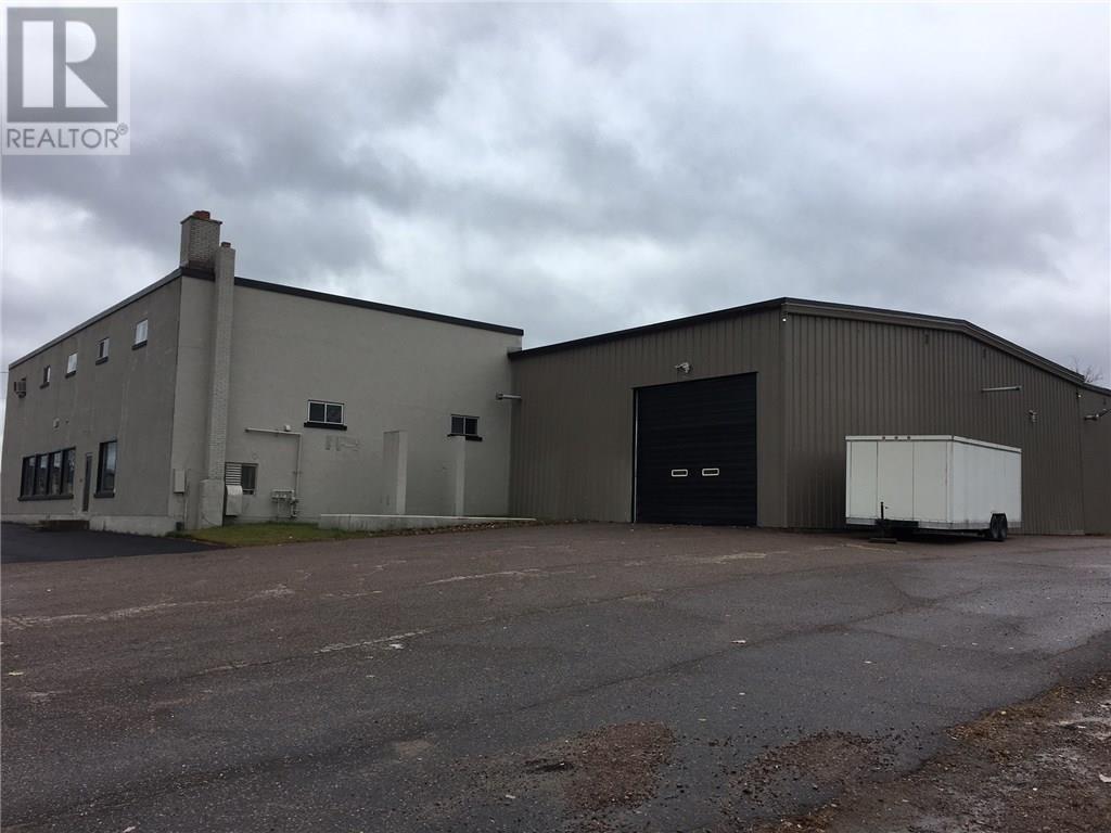 For lease 3532 PETAWAWA BOULEVARD, Petawawa, Ontario K8A1W9 1083830