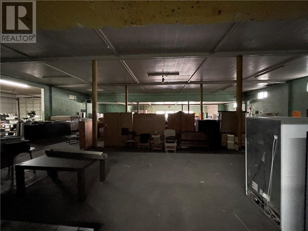 For lease 3532 PETAWAWA BOULEVARD, Petawawa, Ontario K8A1W9 1083830