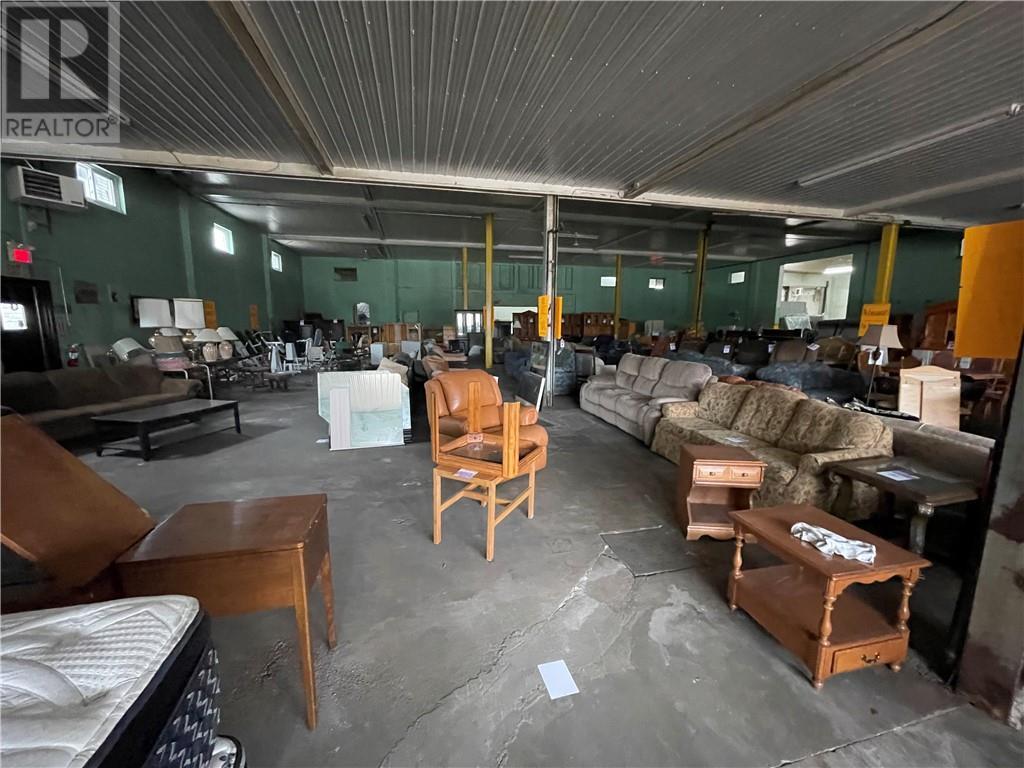 For lease 3532 PETAWAWA BOULEVARD, Petawawa, Ontario K8A1W9 1083830