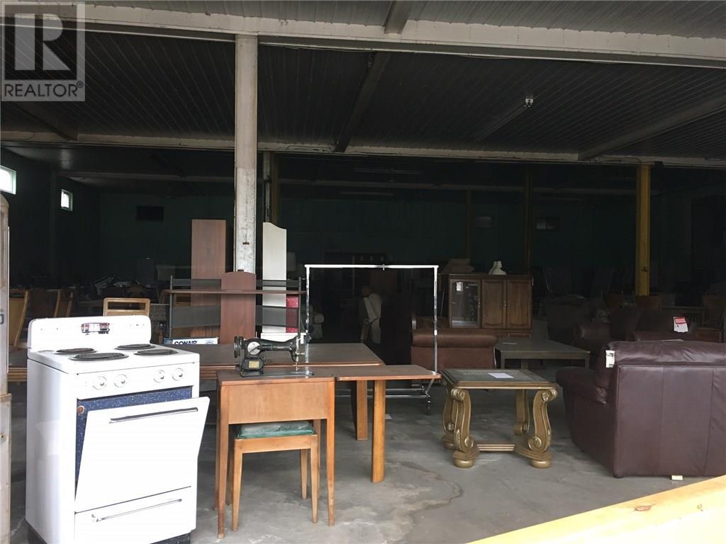 For lease 3532 PETAWAWA BOULEVARD, Petawawa, Ontario K8A1W9 1083830